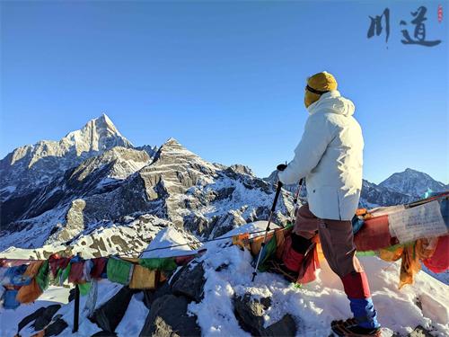 巴尔斯雪山可以组织爬山吗.jpg