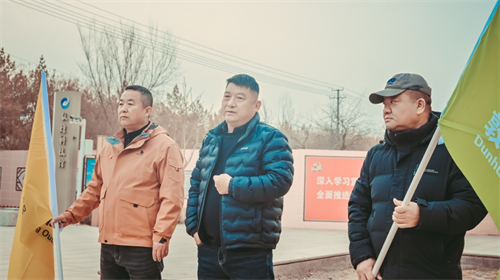 敦煌徒步守护戈壁净界6.jpg